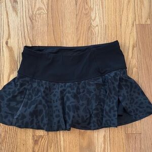 Lululemon sz 6 tennis skirt with shorts lining Black Leopard Print skirt VGUC